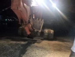 Alat Berat Proyek SP II Dihadang Warga