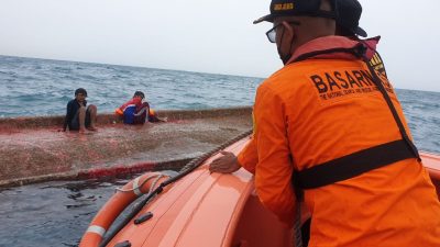 Kapal Nelayan Elang Laut Terbalik: Enam Selamat, Empat Hilang