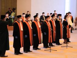 Ketua MA Melantik Dan Ambil Sumpah 7 Hakim Agung Baru