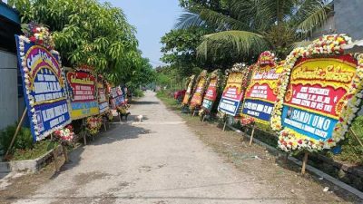 Terpilih Jadi Ketua RW di Bekasi, Karangan Bunga Mulai Menteri hingga Anggota DPR