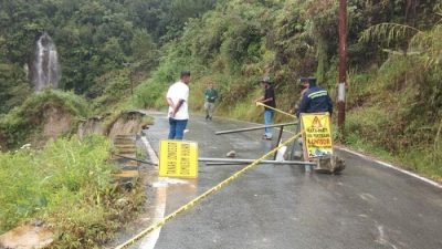 Bencana Longsor Pesisir Selatan Tutup Akses Jalan Nasional