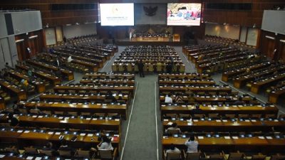 Rapat Paripurna DPR Mengesahkan RUU Hubungan Keuangan Pusat-Daerah Jadi UU