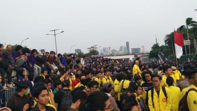 Mahasiswa Mulai Lakukan Demonstrasi di Kawasan Monas