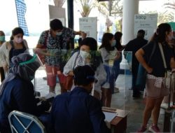 Wisatawan Singapura Mulai Berdatangan di Kawasan Wisata Lagoi, Petugas Periksa Dokumen