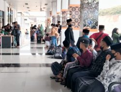 Zainal Arifin, Berangkatkan 57 Calon Santri-santriwati Asal Anambas ke Pondok Pesantren As Suniyah