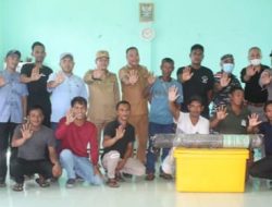 Bantu Nelayan, Pemdes Pesisir Timur Salurkan Bantuan