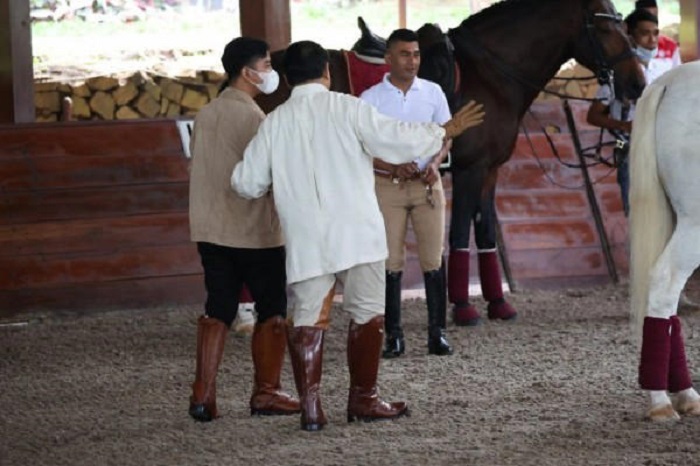 Prabowo Wujudkan Janjinya Ajari Gibran Berkuda di Hambalang