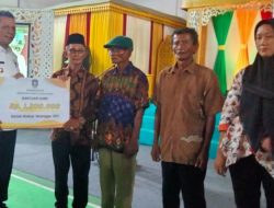 Gubernur Ansar Salurkan Bantuan RT RW saat Pantau Persiapan MTQ IX Porv Kepri di Anambas,