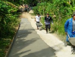 Masyarakat Desa Landak Goro Semenisasi Jalan Umum