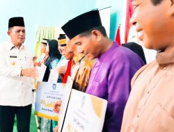 Gubernur Ansar Singgah di Pulau Jemaja untuk Salurkan Bantuan