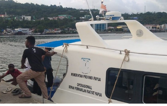 Perahu Motor DPR Papua Bawa 8 Penumpang Hilang Kontak di Perairan Kepulauan Yapen