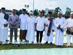 Wakil Bupati Lingga, Neko Sholat Idul Adha di Lapangan Merdeka Dabo
