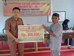 Kades Rantau Panjang Salurkan BLT DD Tahap 8 Tepat Waktu