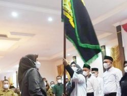 Hj. Dewi Kumalasari Ansar Kukuhkan Maratusholiha Nizar Sebagai Ketua LKKS Kabupaten Lingga Periode 2022-2025