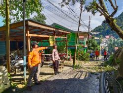 Antisipasi Bencana, Tim Saber Tebang Pohon Besar