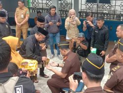 Prosesi Adat Sambut Kajari Natuna Saat Tiba di Anambas