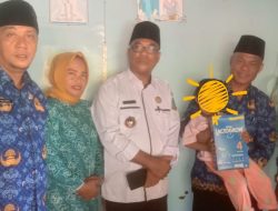  Bersama Camat Jemaja Barat, Kades Impol  Curahkan Perhatian Kepada Penderita Stanting