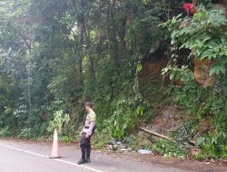Kompak.! 2 Bhabinkamtibmas ini Layani Masyarakat Tanpa Pamrih.