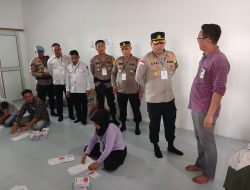 Kapolres Anambas Tinjau Proses Pelipatan Kertas Surat Suara Pemilu 2024