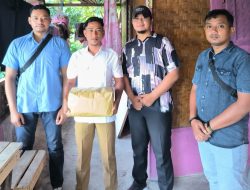 Polsres Kepulauan Anambas Berikan Bingkisan Apresiasi Kepada Petugas KPPS.