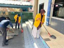 Turut Peduli Lingkungan Mahasiswa UTB Peewakilan Anambas Gelar Bakti Sosial