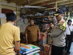 Kapolres Anambas Bersama TPID Pantau Harga Sembako di Pasar