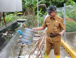 Sekda Batam Tinjau Drainase Tersumbat di Taman Duta Mas, Masalah Utama Tetap pada Sedimentasi dan Sampah