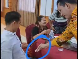 Beredar Foto dan Video Ansar Bagi-bagi Duit di Acara Pertemuan dengan Pendeta di Golden Prawn