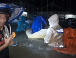 Polres Bintan Terus Berikan Bantuan kepada Warga Terdampak Banjir Serta Berikan Himbauan Kepada Masyarakat