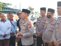 Kapolresta Tanjungpinang Bagikan Takjil di Pelabuhan Sri Bintan Pura