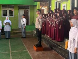 Polres Lingga Tanamkan Semangat Nasionalisme di Pesantren, AKP Freddyando Jadi Pembina Upacara