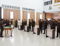 Kajati Kepri Lantik Enam Pejabat Baru, Tekankan Profesionalisme dan Integritas