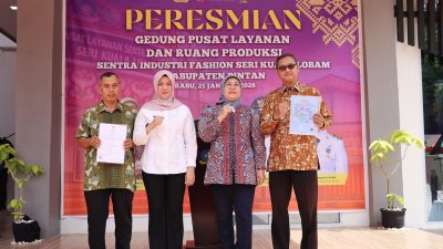 Wabup Bintan Deby Maryanti Dampingi Dirjen IKM Resmikan Gedung Sentra Fashion Sri Kuala Lobam